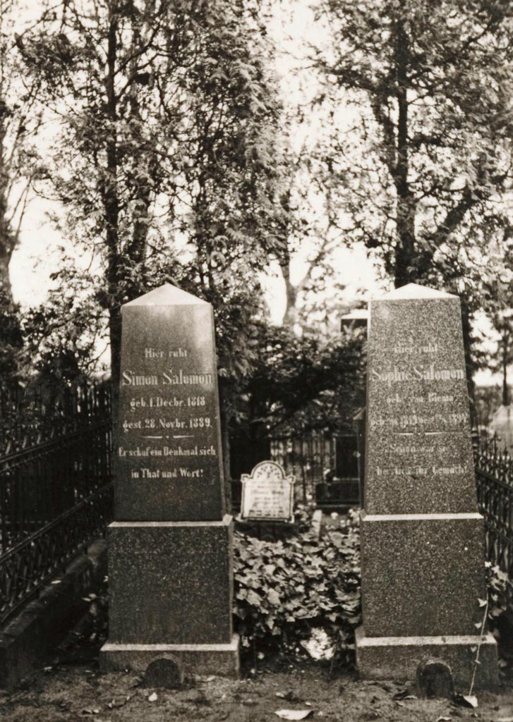 Grabsteine von Simon und Sophie Salomon, Lüneburg ca. 1900; Jüdisches Museum Berlin, Schenkung von Annelise B.  Bunzel