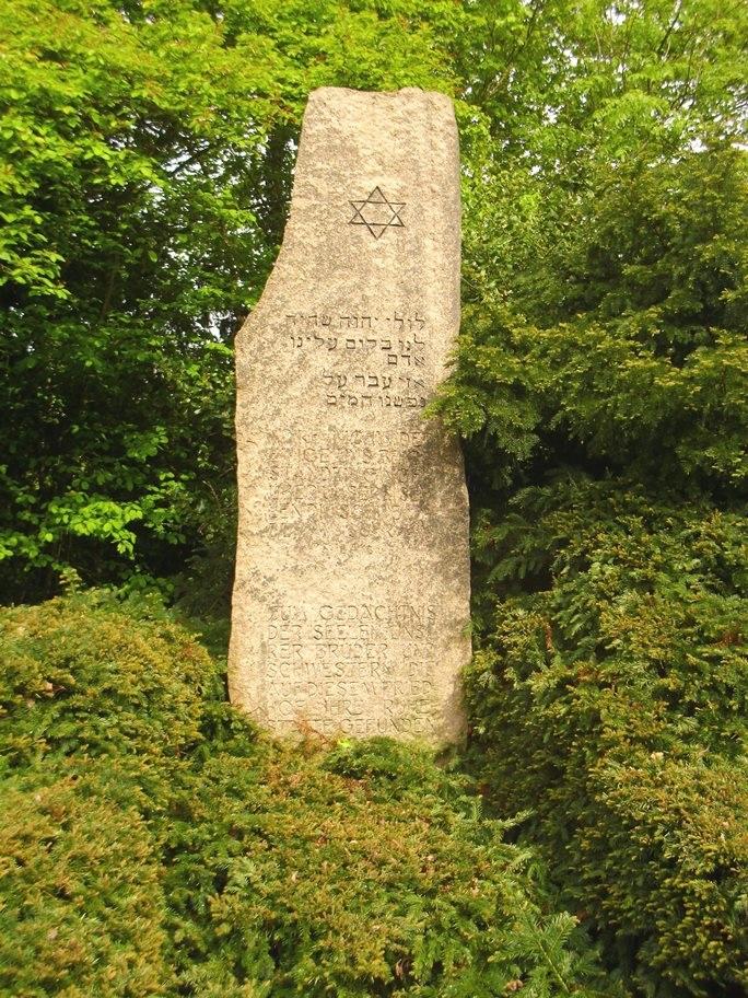  Zentraler Gedenkstein auf dem jüdischen Friedhof, Lüneburg o.D.; Gesellschaft für christlich-jüdische Zusammenarbeit  Lüneburg