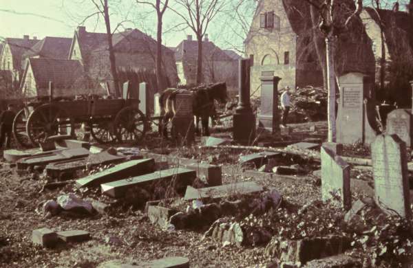 Zerstörung des jüdischen Friedhofs, ca. 1943/44; Stadtarchiv Lüneburg, BS 7131